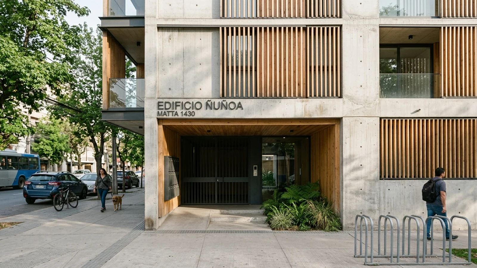 La Delgada Línea entre la Claridad del Acceso y la Eficiencia Residencial en Patios Profundos