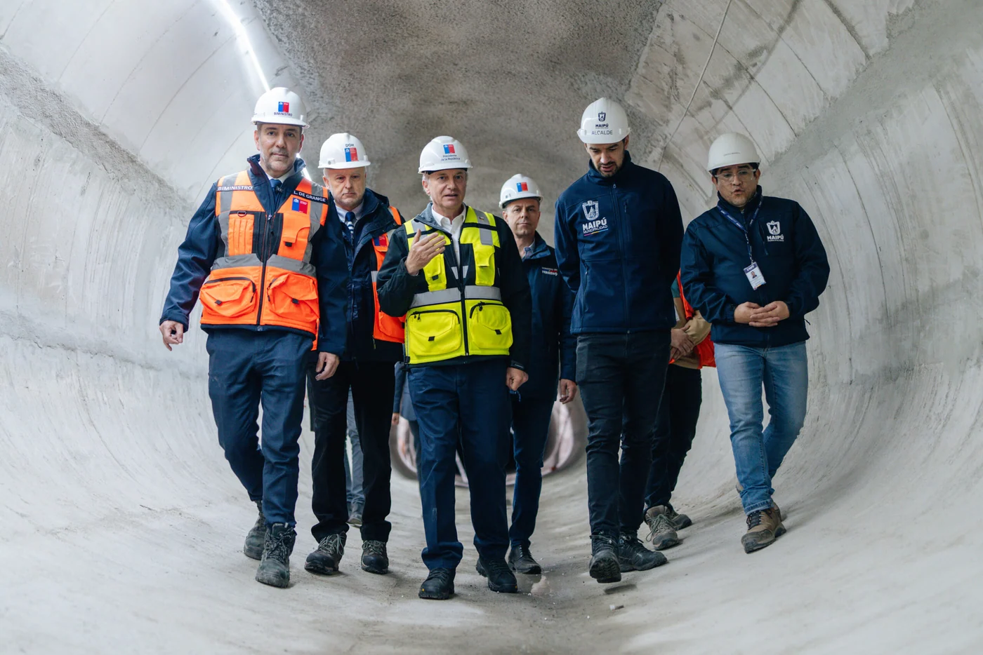 Biministro de Obras Públicas y Transportes y Telecomunicaciones junto al Presidente Kast visitan las obras del Colector Santa Corina en Pudahuel y reiteran el llamado a evitar riesgos innecesarios